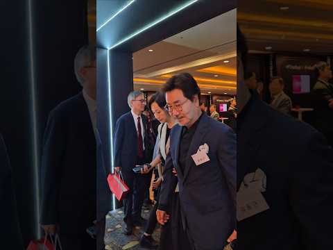 국민배우 유동근 전인화 부부 행사 마치고 귀가 모습 #shorts #중앙일보 #창간60주년 #기념식 #홍석현 #유동근 #전인화