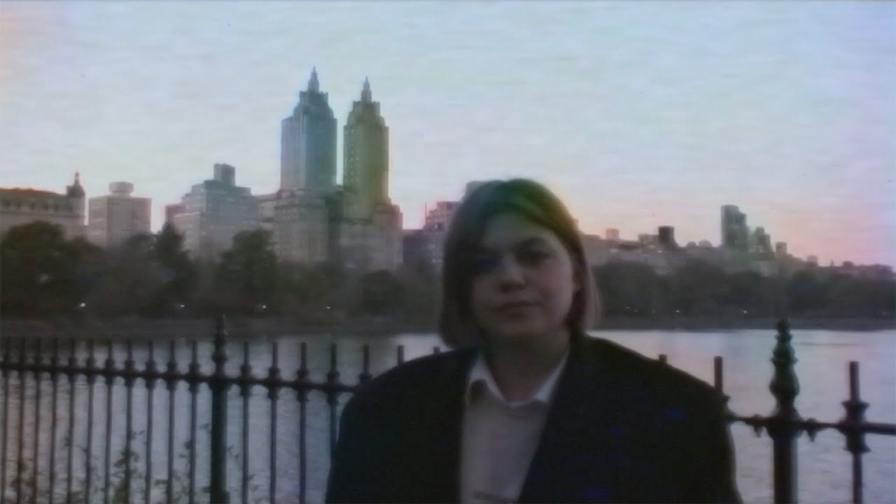 Louane - Dans ma tête (Lyrics Video) 🎶 | Découvrez son nouvel album 'Sentiments' !