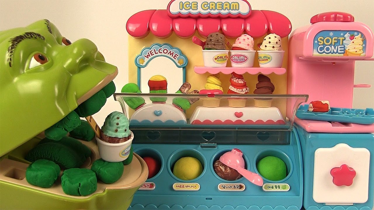 Shrek déguste des glaces sans le singe 🍦