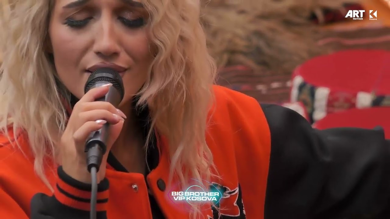 Iliriana Performing Motrat Mustafa's Hit Song 'Do të shkoj në Manastir' 🎤