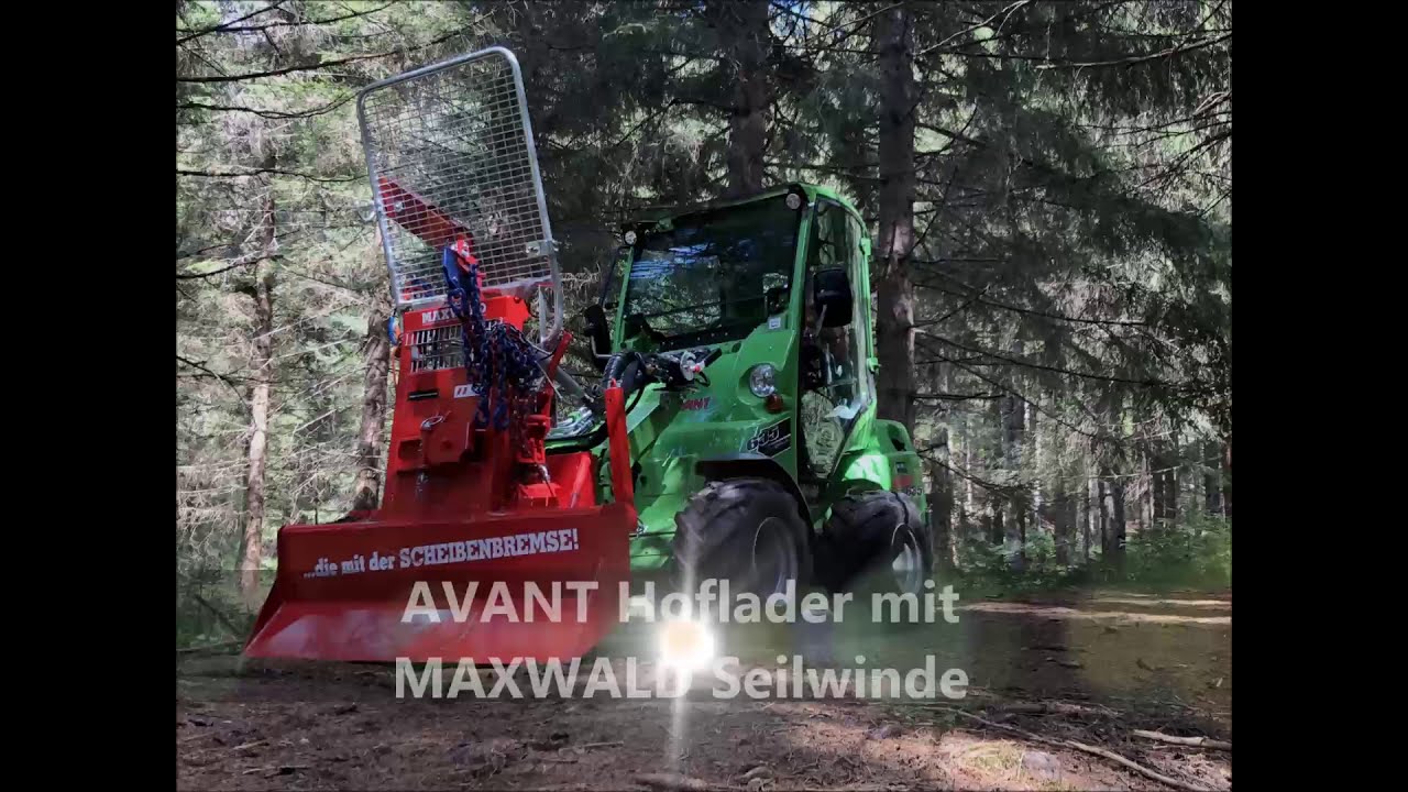 Effizienter AVANT Hoflader mit MAXWALD Seilwinde – Perfekt für Forsteinsätze 🌲