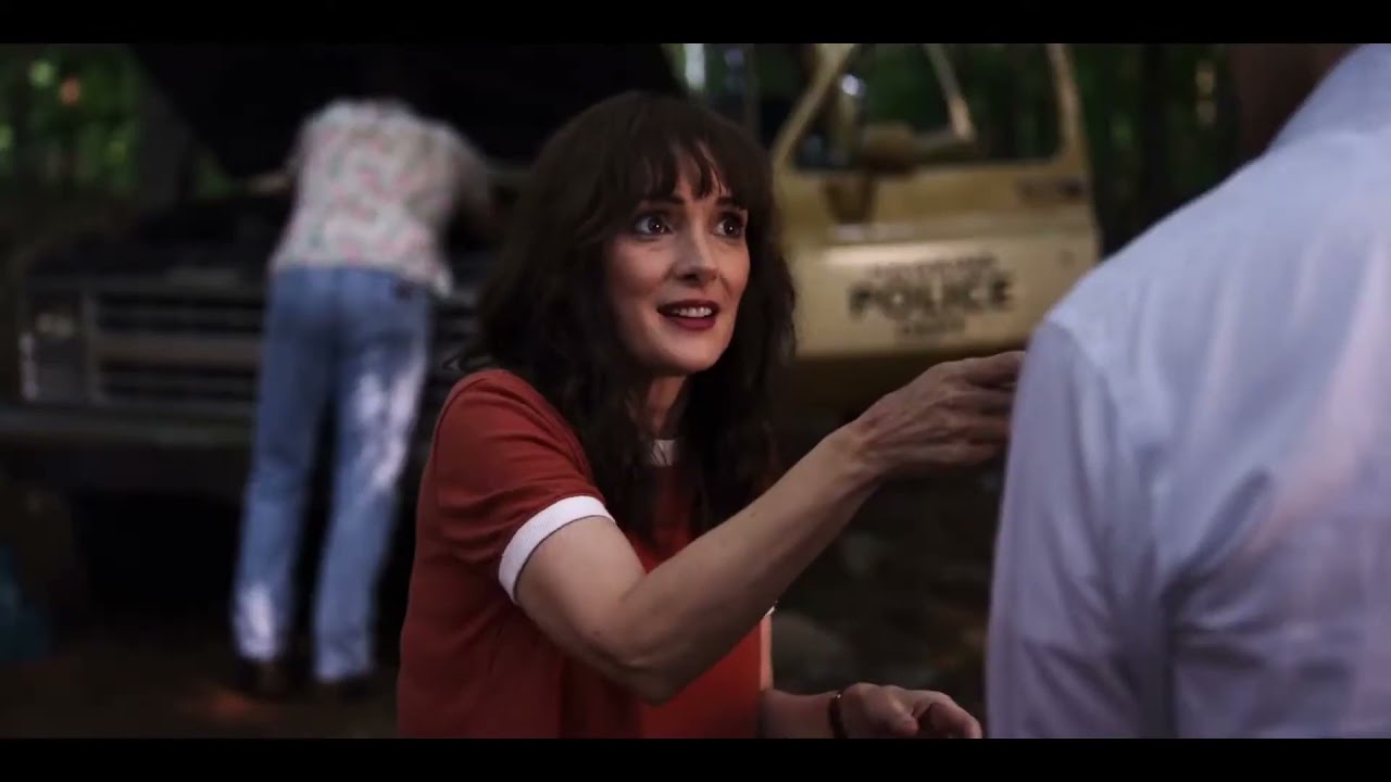 Top Moments of Joyce Byers in Stranger Things 2 & 3 π¬