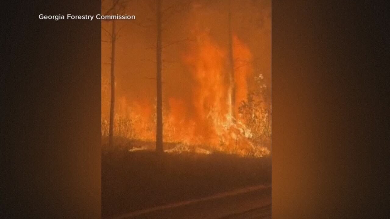 Wildfires spread in Georgia; firefighters contain fire near apartments