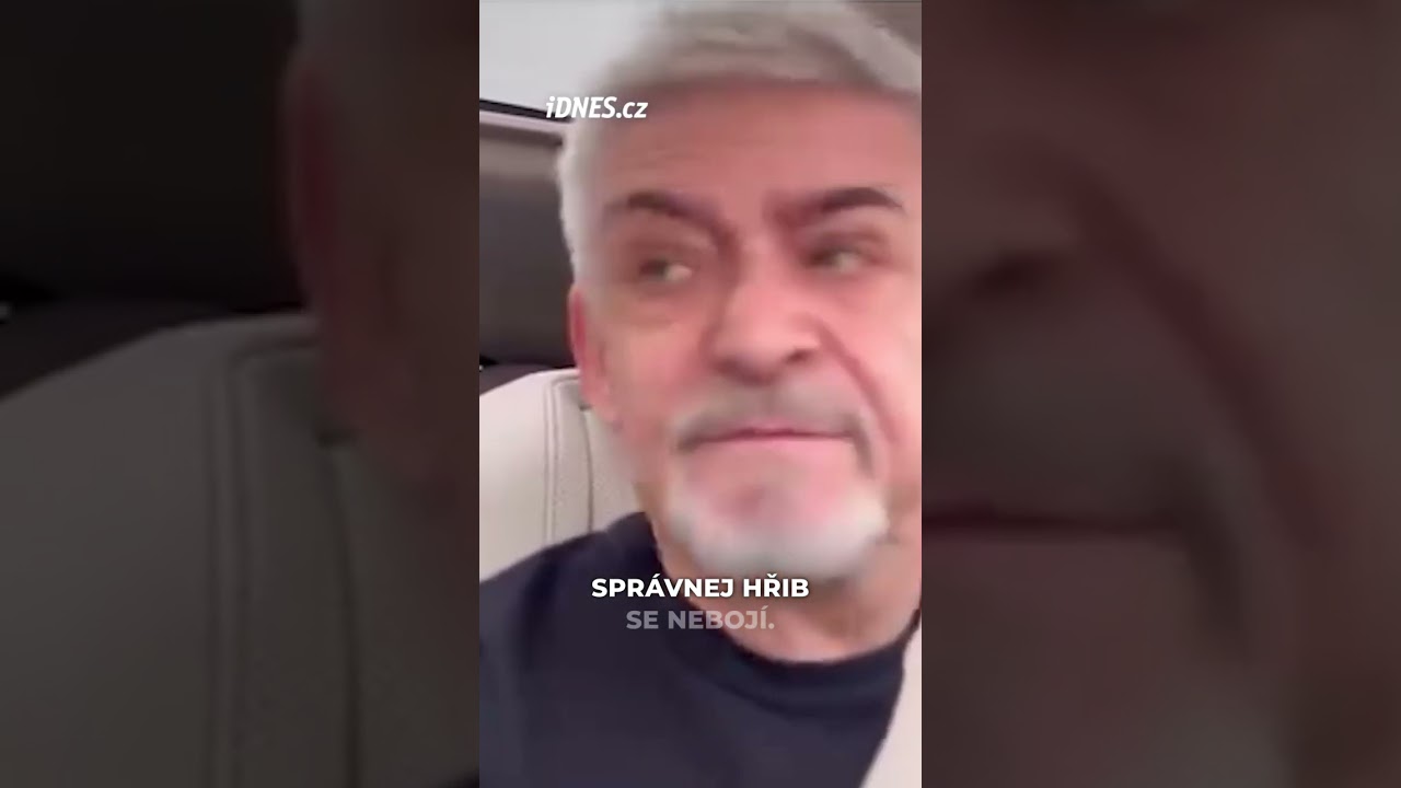 Michal Suchánek zpívá v pražské dopravě: 'Rozkopu tě po právu' 🎶