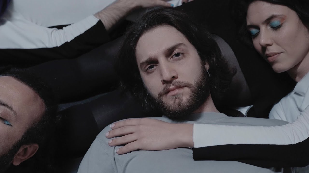 Ufuk Beydemir'in Yeni Hit Şarkısı 'HİÇ' | 4K Official Music Video 🎶