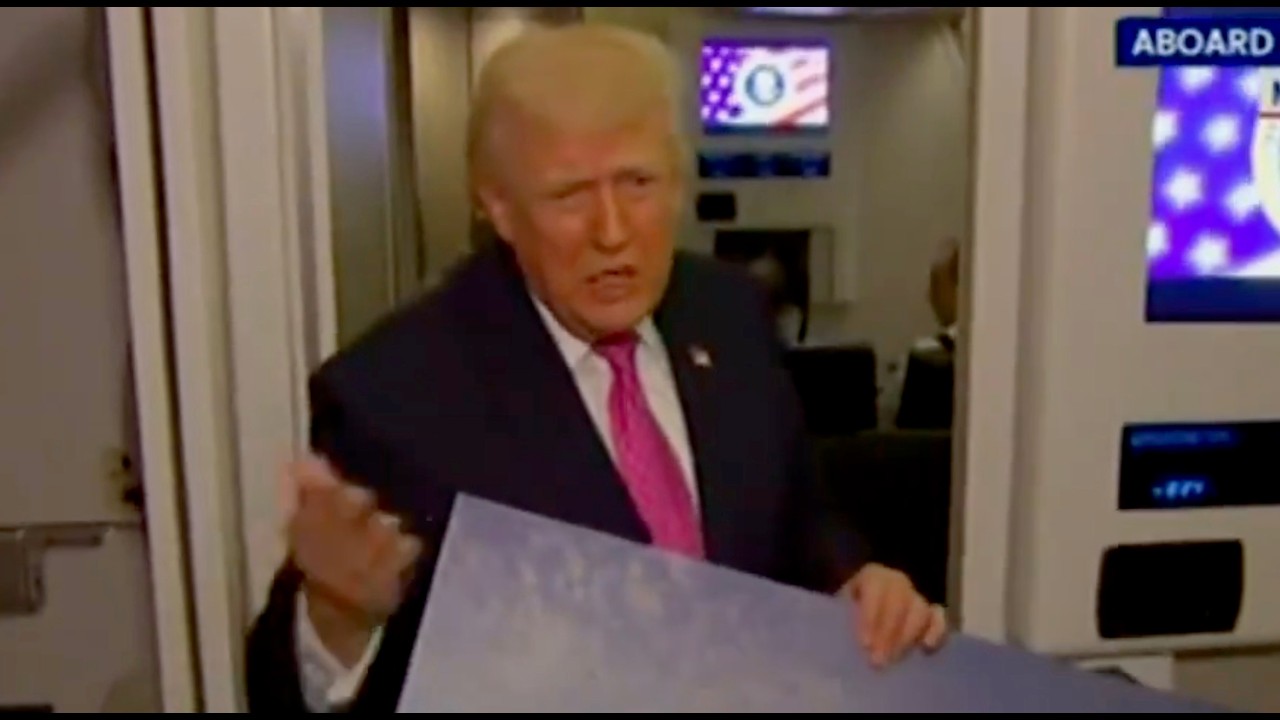 Trump Humiliates Himself on Air Force One 😱