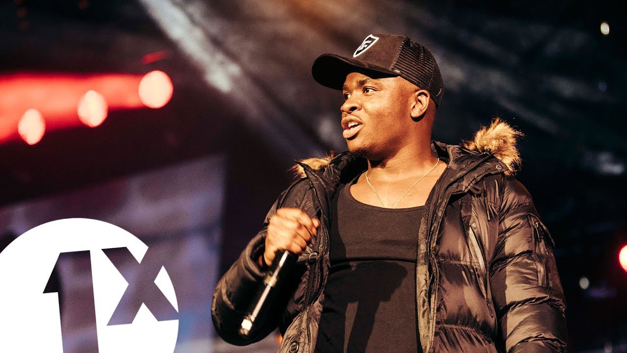 Big Shaq Crashes 1Xtra Live & Performs 'Mans Not Hot' Backstage 🔥