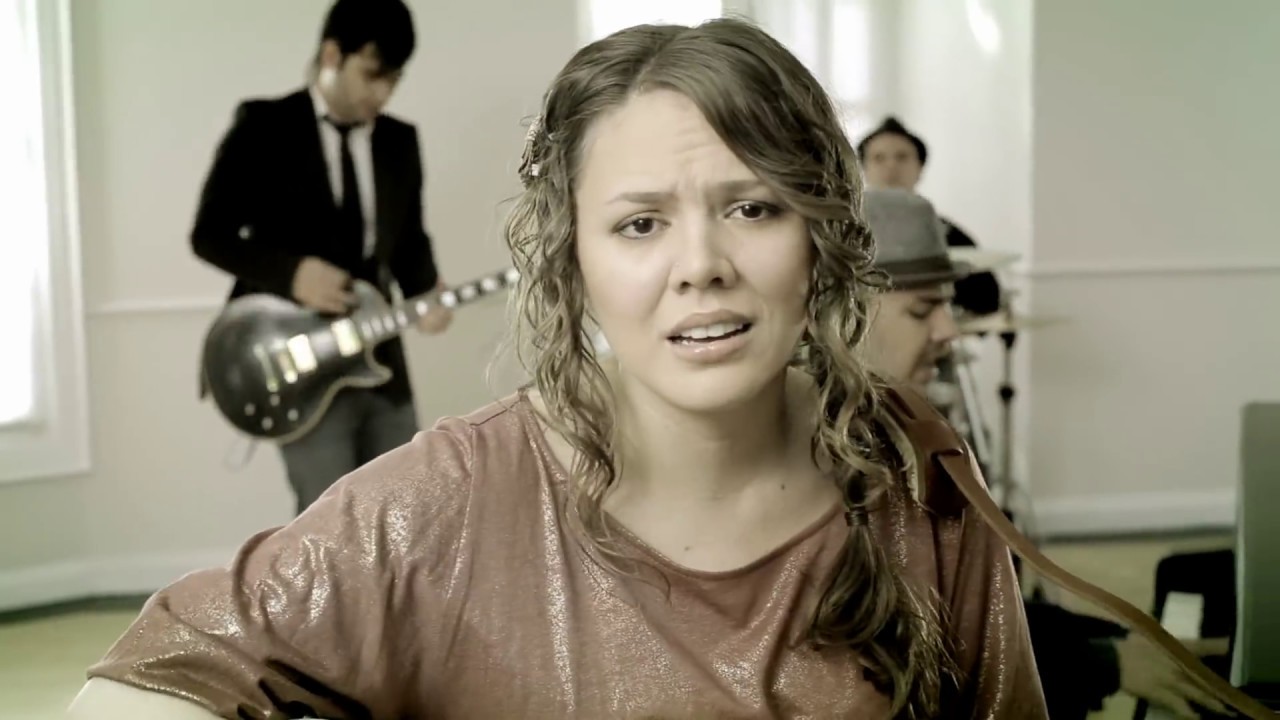 JESSE & JOY – ¡Corre! 🎶 Official Music Video
