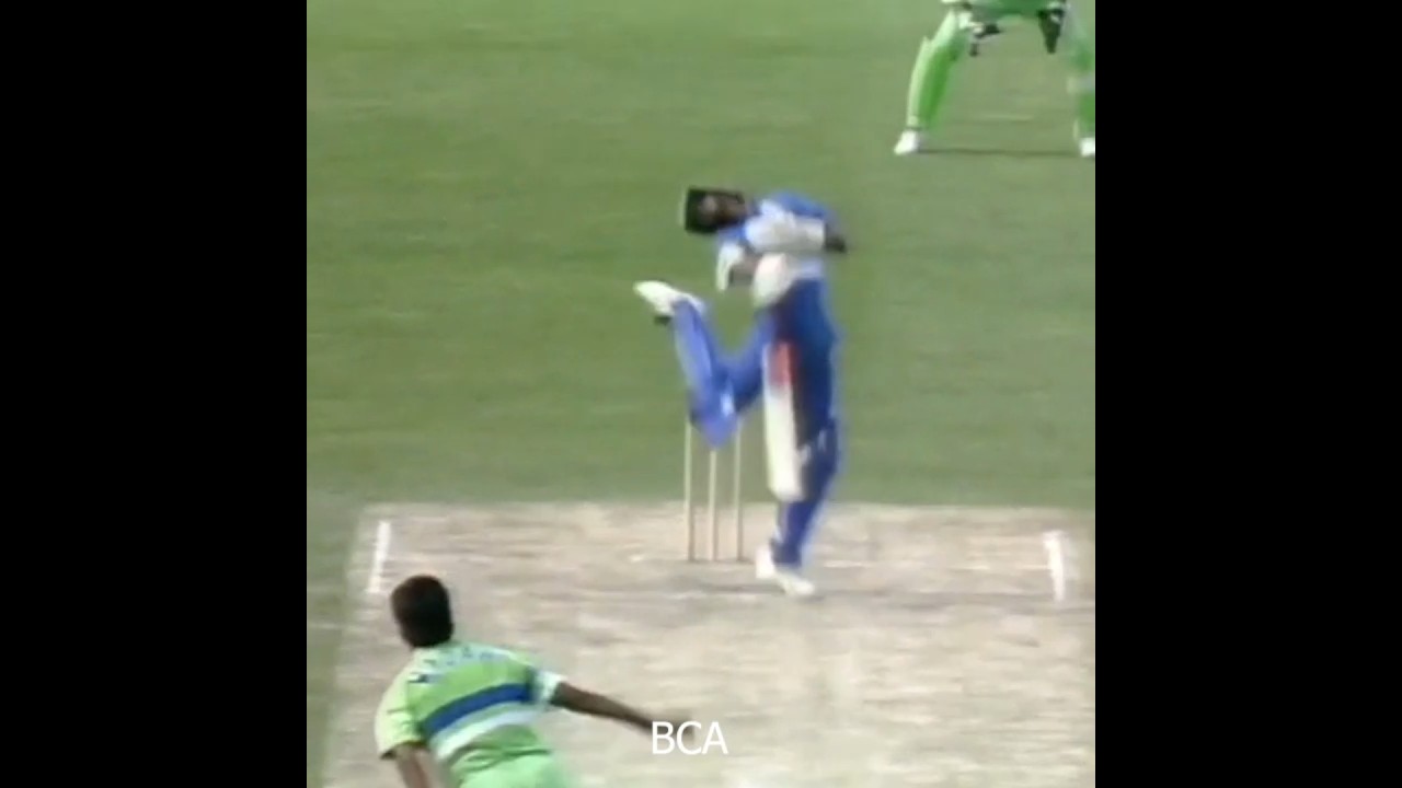 Waqar Younis' Stunning Bowling vs Tillakaratne 🏏