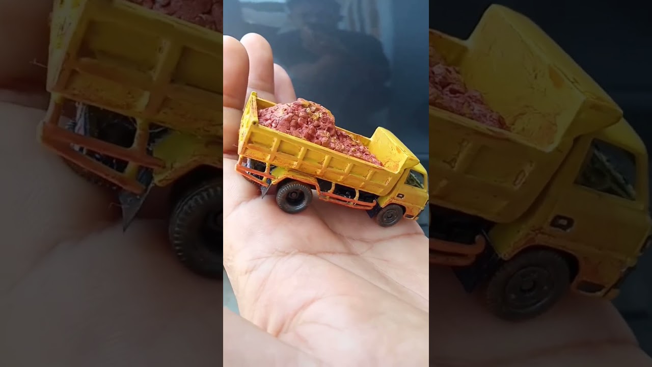 Miniature Truk Koleksi Unik π