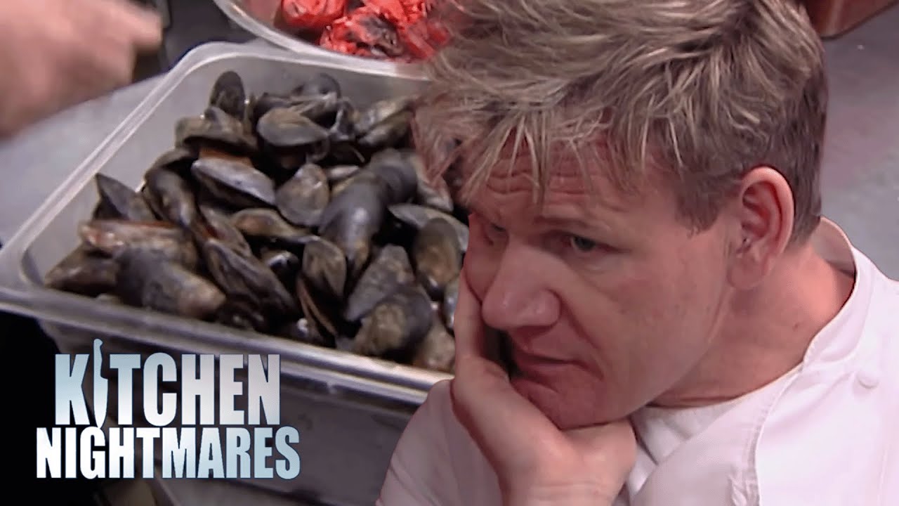 Gordon Ramsay Discovers Dead Mussels at La Galleria 🇮🇹