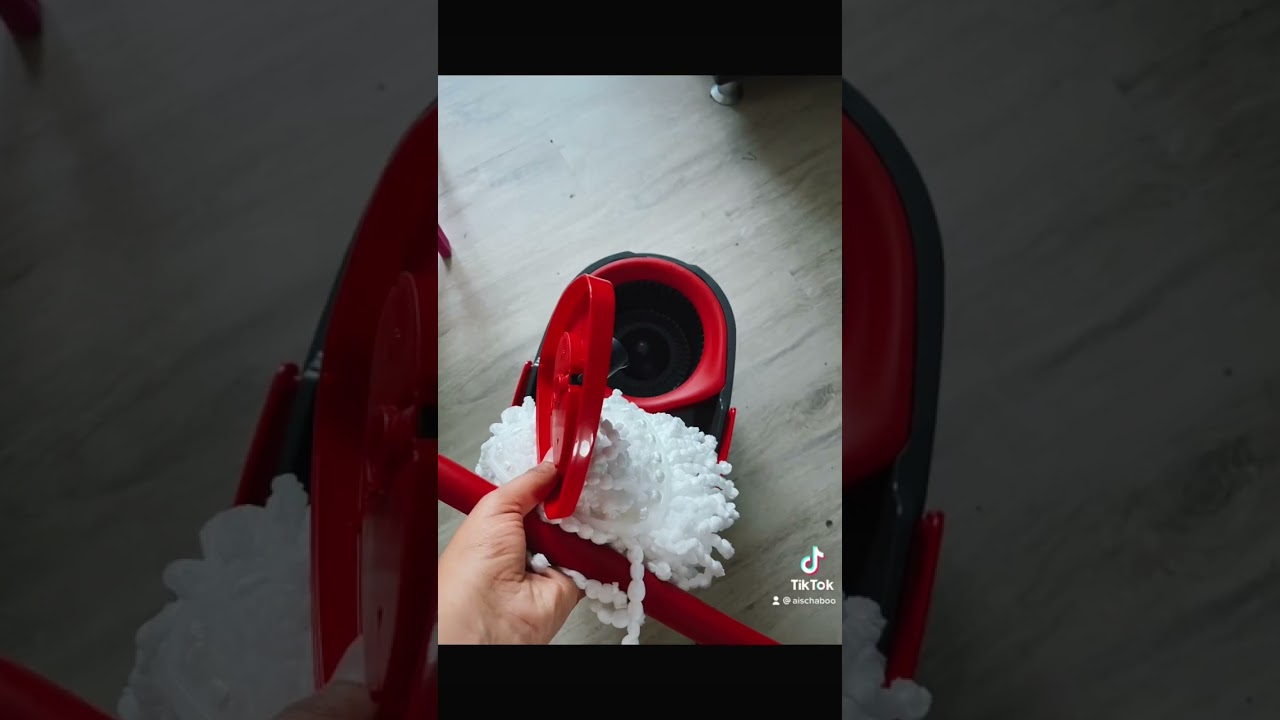 Effortless Cleaning with Vileda Easy Wring Mop 🧼