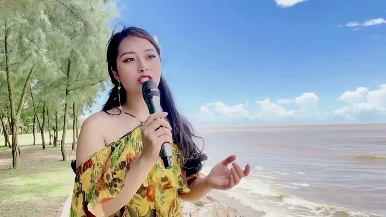 Vicky Nhung & Huong Chanel Cover 'Anh Không Muốn Ra Đi' 🎶