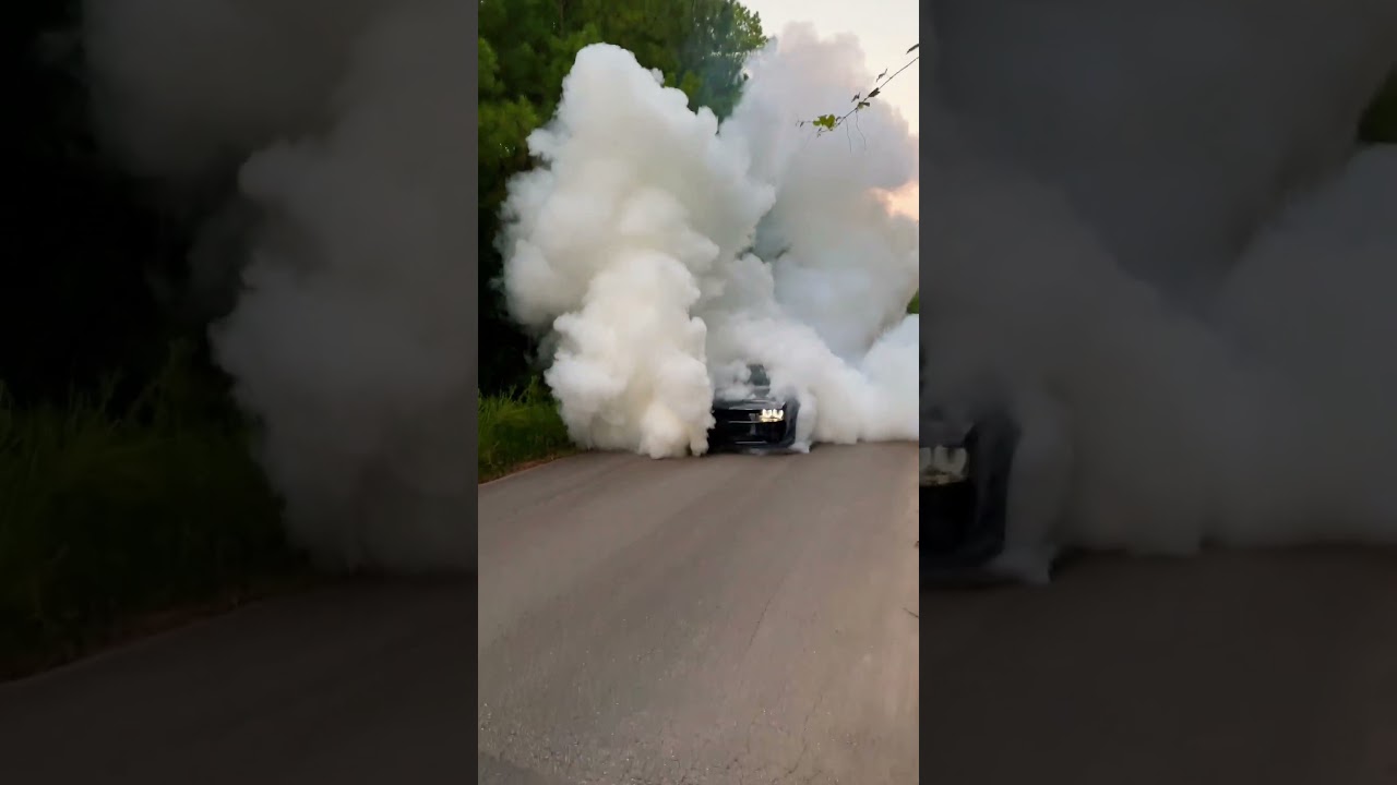 Epic SRT Hellcat Burnout – Watch the Power Unleashed! 🔥