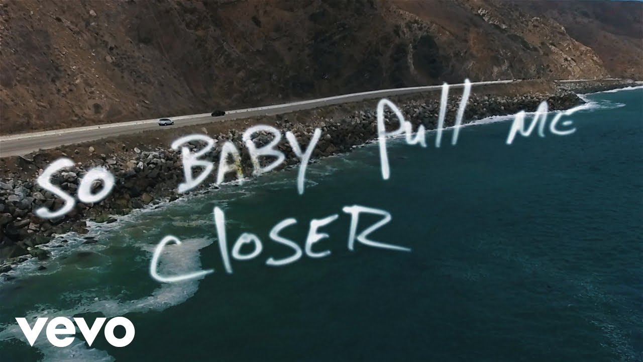 The Chainsmokers - Closer ft. Halsey (Lyric Video)