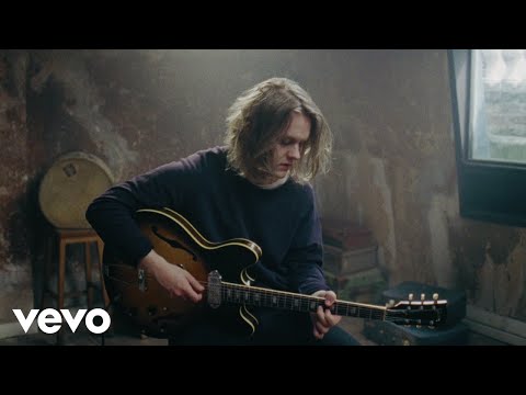 Lewis Capaldi - Lost On You (Official Live Video)