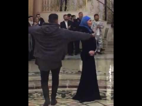 Қара Жұлдыз лезгинка билеуде. Тимати станцевал лезгинку