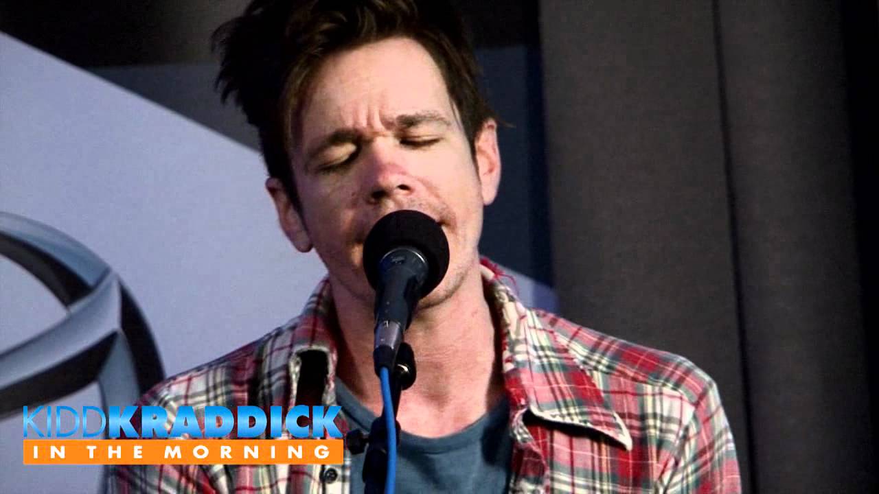 Enjoy Fun.'s Live Acoustic Performance of 'We Are Young' 🎸