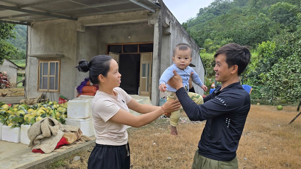 Heartwarming Reunion: Police Officer Reunites with His Child ❤️