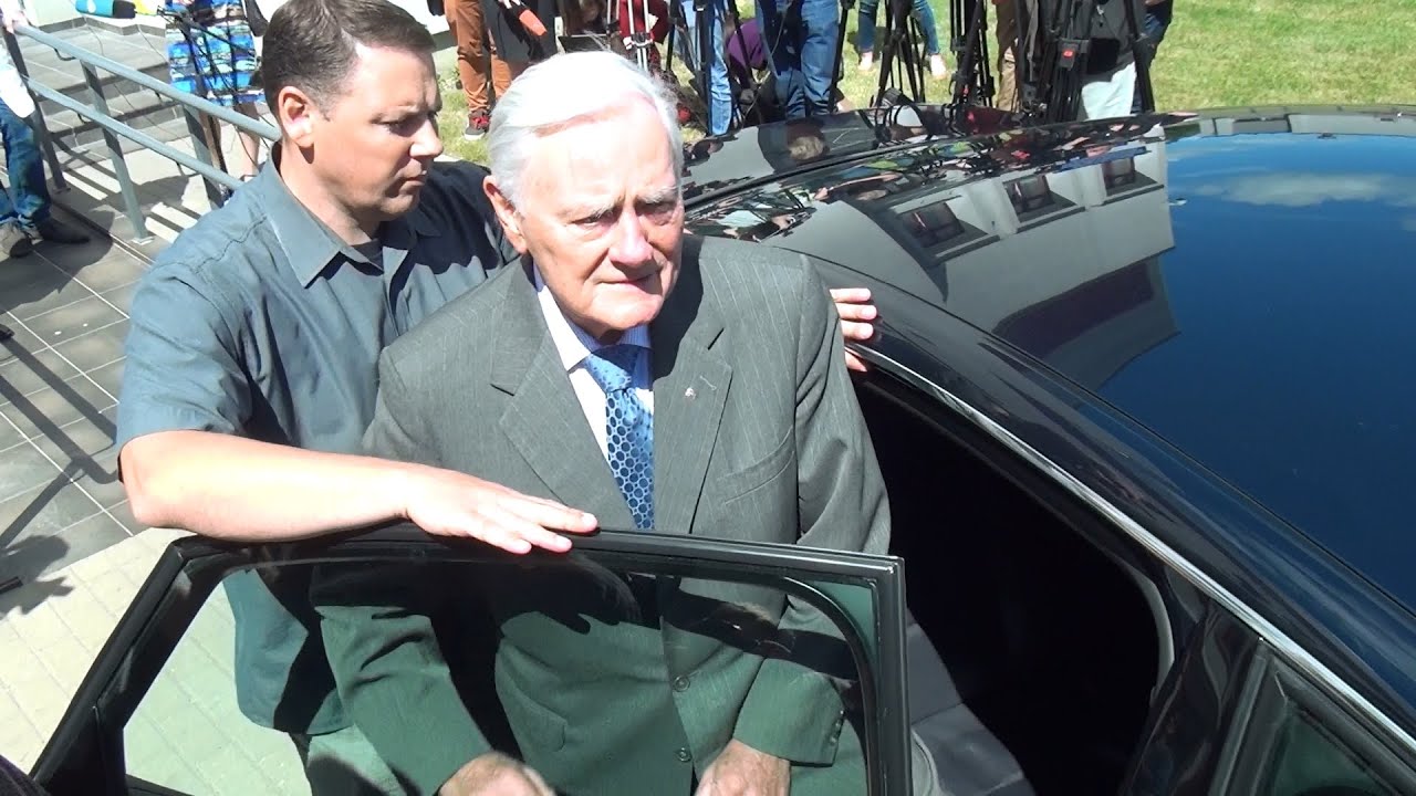 Valdas Adamkus Po Operacijos Sėkmingai Išrašytas Iš Santariškių Klinikos 🏥