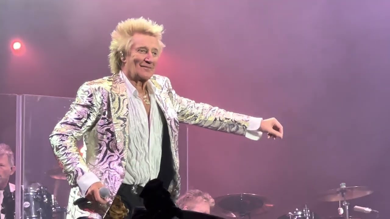 Rod Stewart Live: First Cut Is The Deepest 🎶