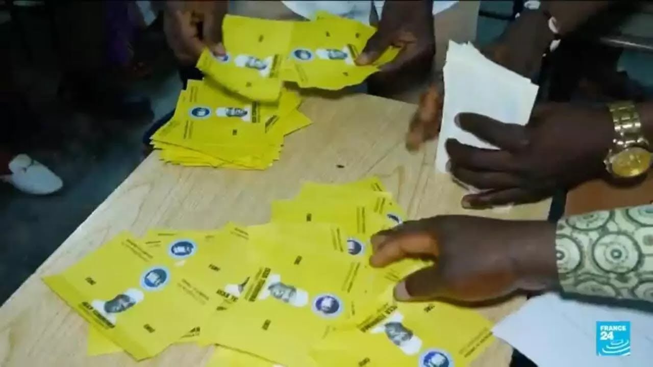 Cameroun : le pays dans l'attente des résultats de la présidentielle • FRANCE 24