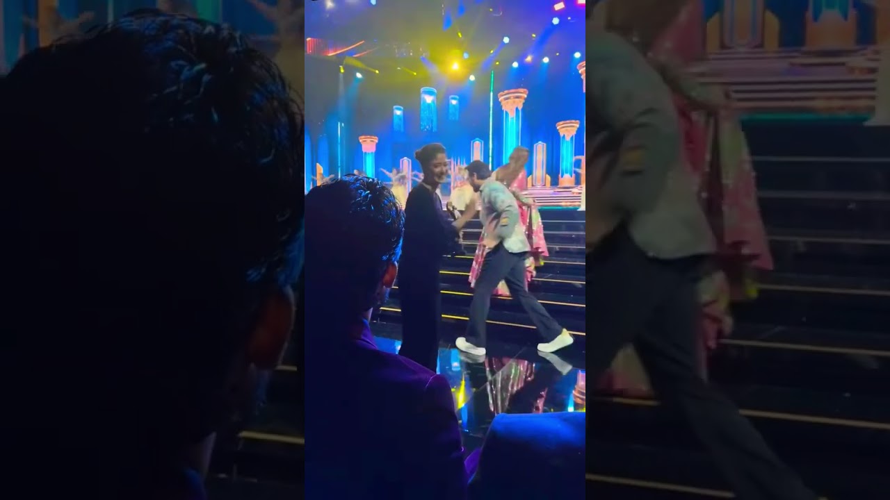 Sajal Ali & Humayun Saeed Dance at 10th Hum Awards 🕺
