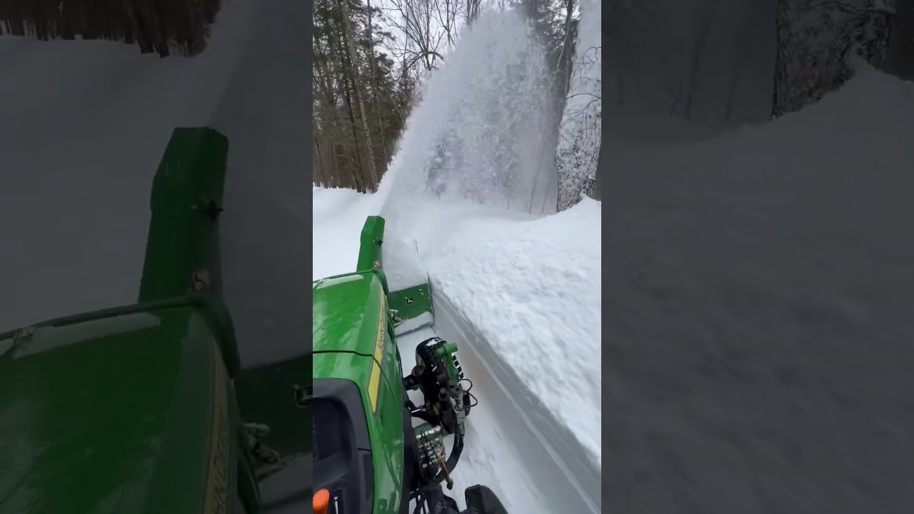 2032r Deere blowing wet and heavy snow!!