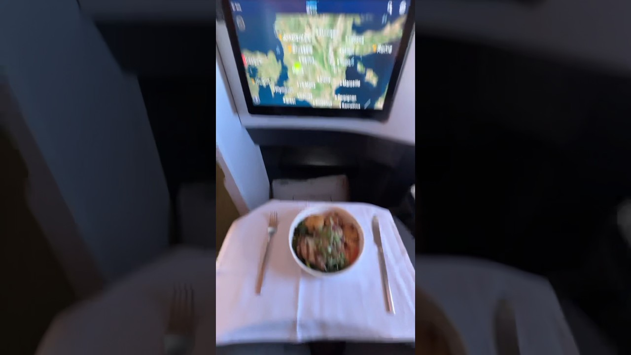 This is what a $10,000 Delta Flight looks like. 👀