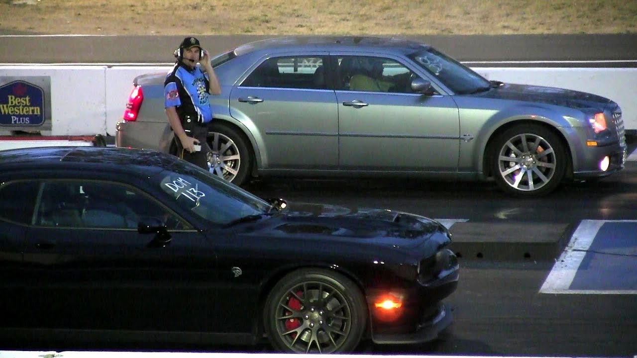 Chrysler SRT8 vs Hellcat: 1/4 Mile Drag Race 🏁