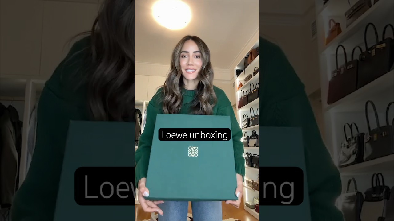 Unboxing the Featherlight LOEWE Puzzle Bag