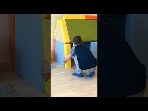 Домик из подушек как звукоизолирующая капсула