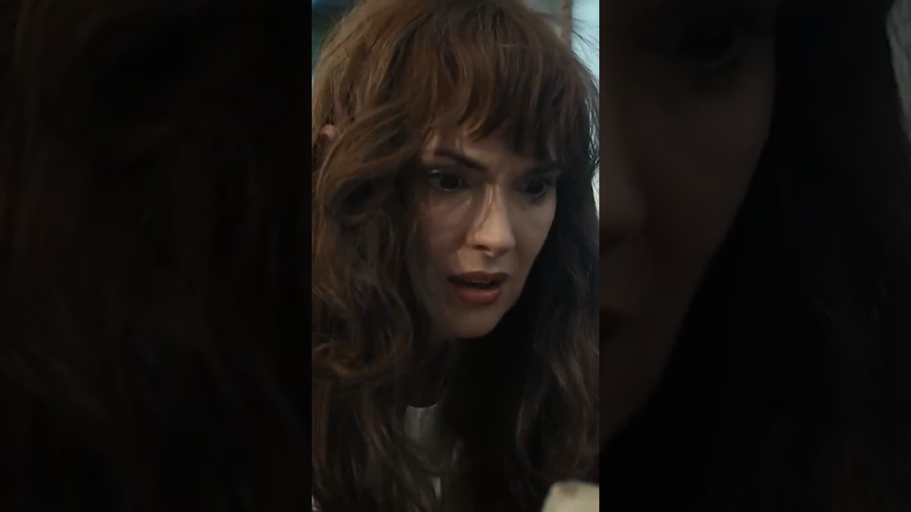 Joyce Byers' Transformation in Stranger Things 🚪