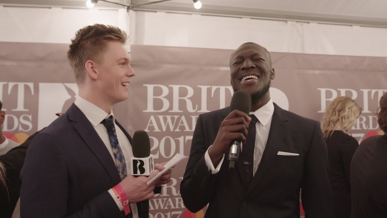 BRITs 2017: Caspar Lee's Red Carpet Dilemmas 🎤