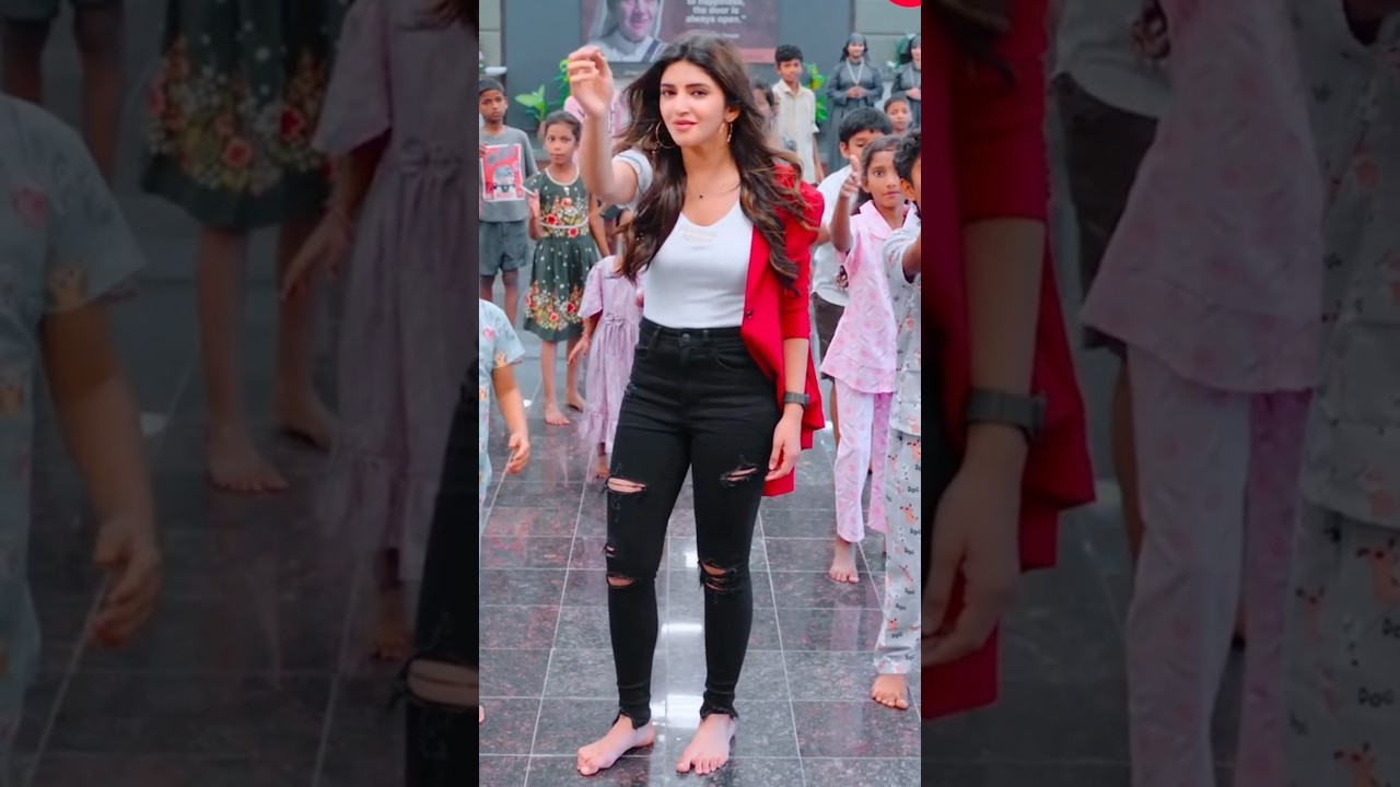 Sreeleela & Mahesh Babu's Viral Dance Video Will Leave You Amazed! 💃