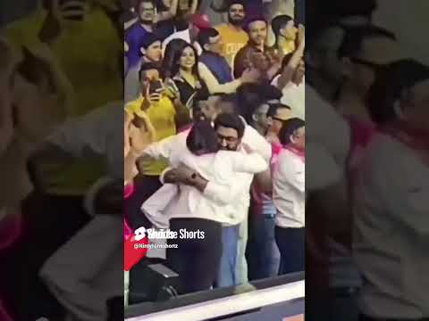 🥰Look at the way how Abhishek Bachchan Hugged Aishwarya😳|