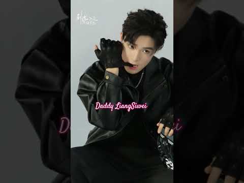 Daddy with glasses has a different feeling 🥵🥵 #liangsiwei #shortvideo