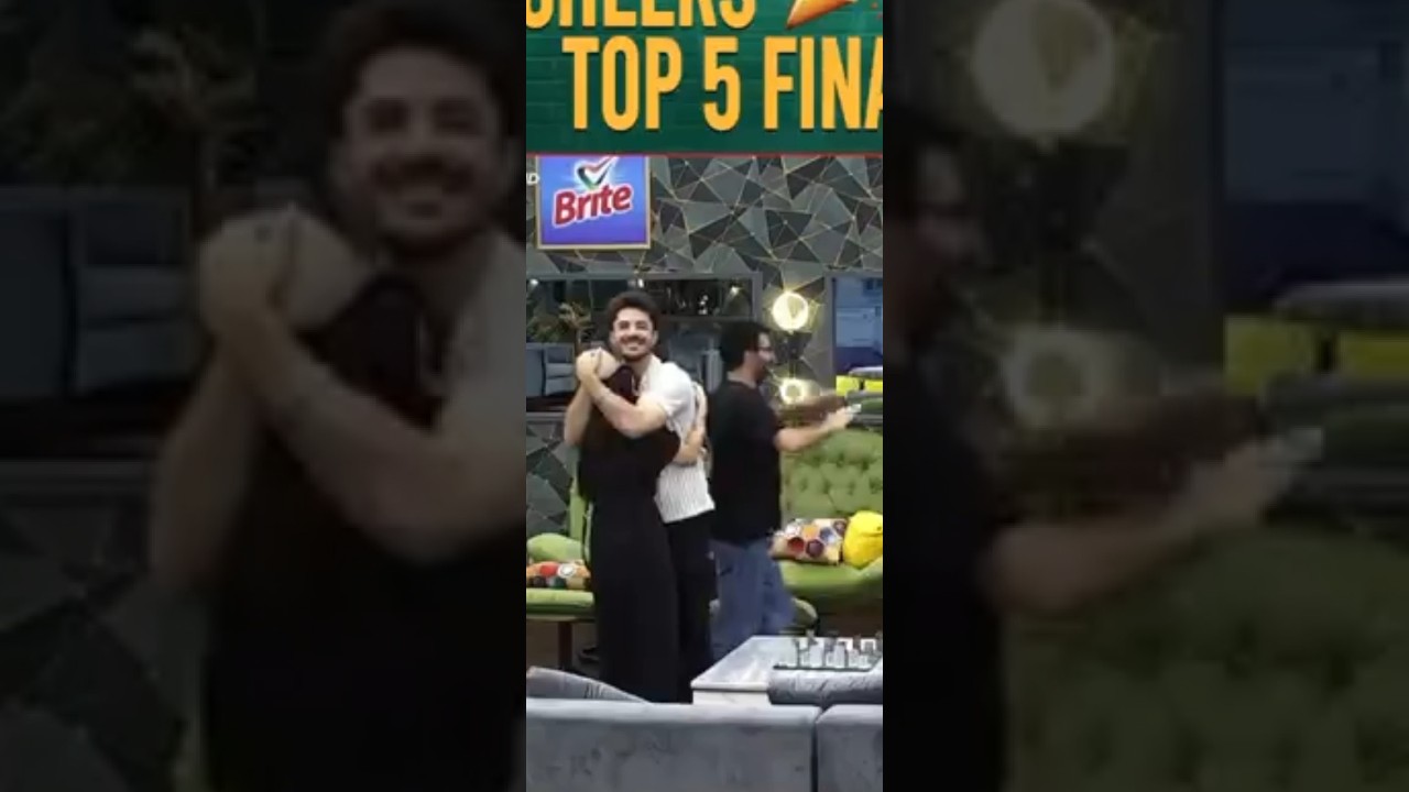 Aruba & Junaid's Heartwarming Hug ❤️