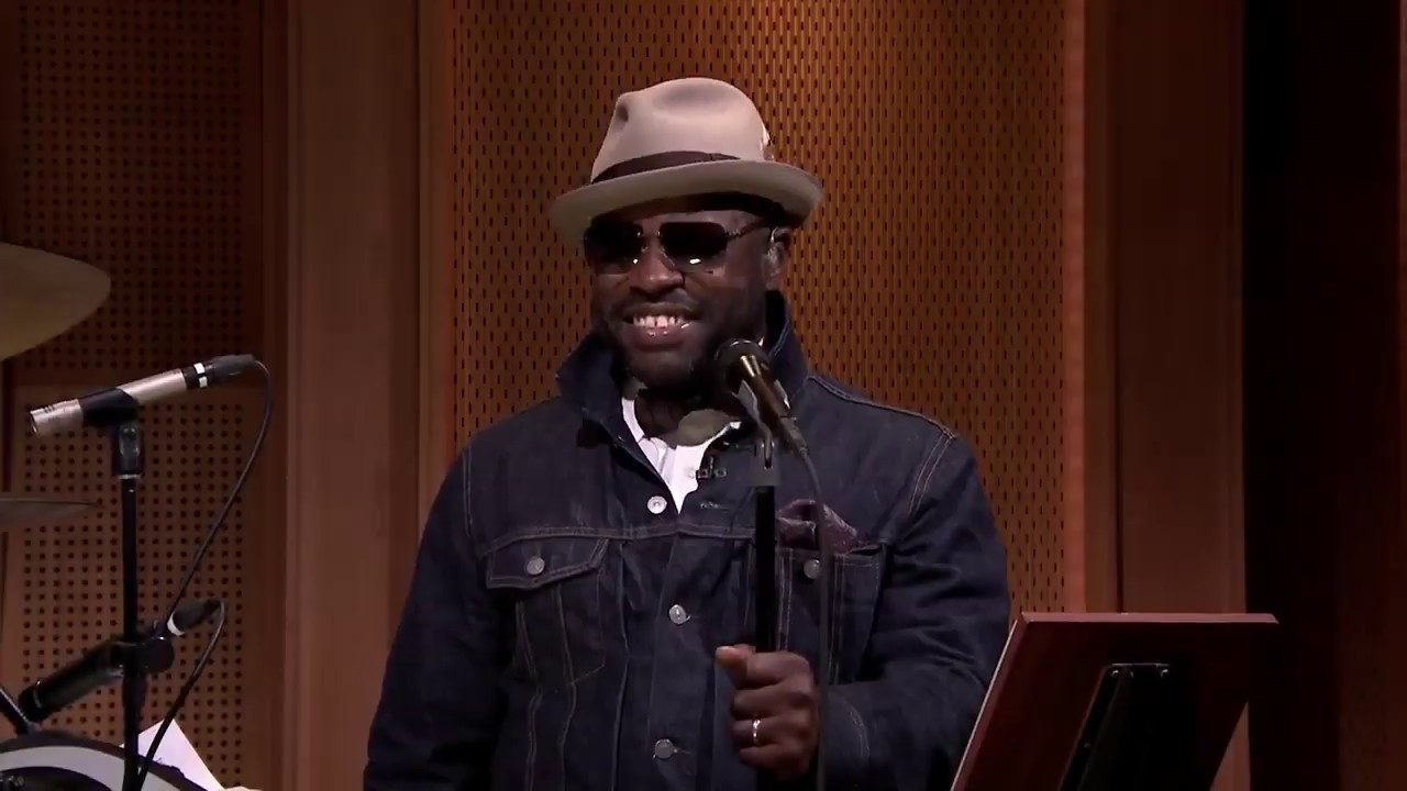 Craig Robinson Hosts Tonight Show Singalong 🎤