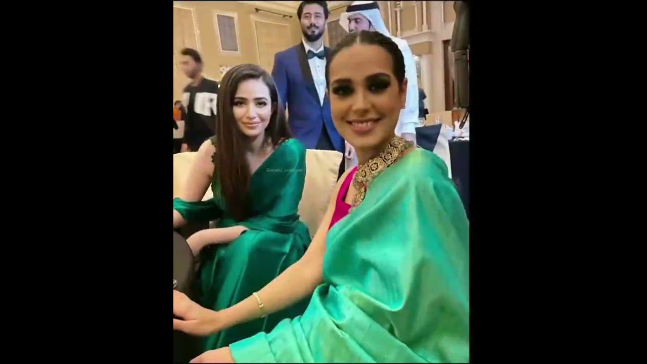 Sana Javed's Stunning Moment at PISA Awards ✨