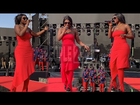 Mia Guissé en Feu à l’Esplanade du Grand Théâtre 🎶