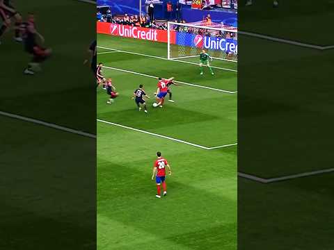 INCREDIBLE solo goal 😳