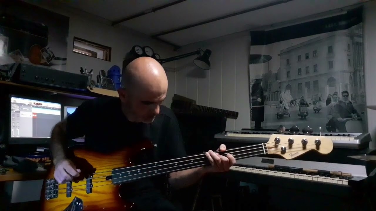 Peter Gabriel - Sledgehammer Bass Cover by Tony Levin 🎸