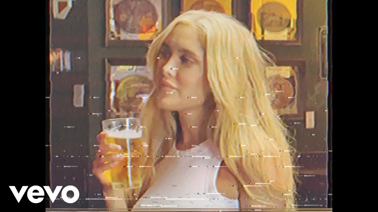 Laci Kaye Booth - Damn Good in a Dive Bar 🎶