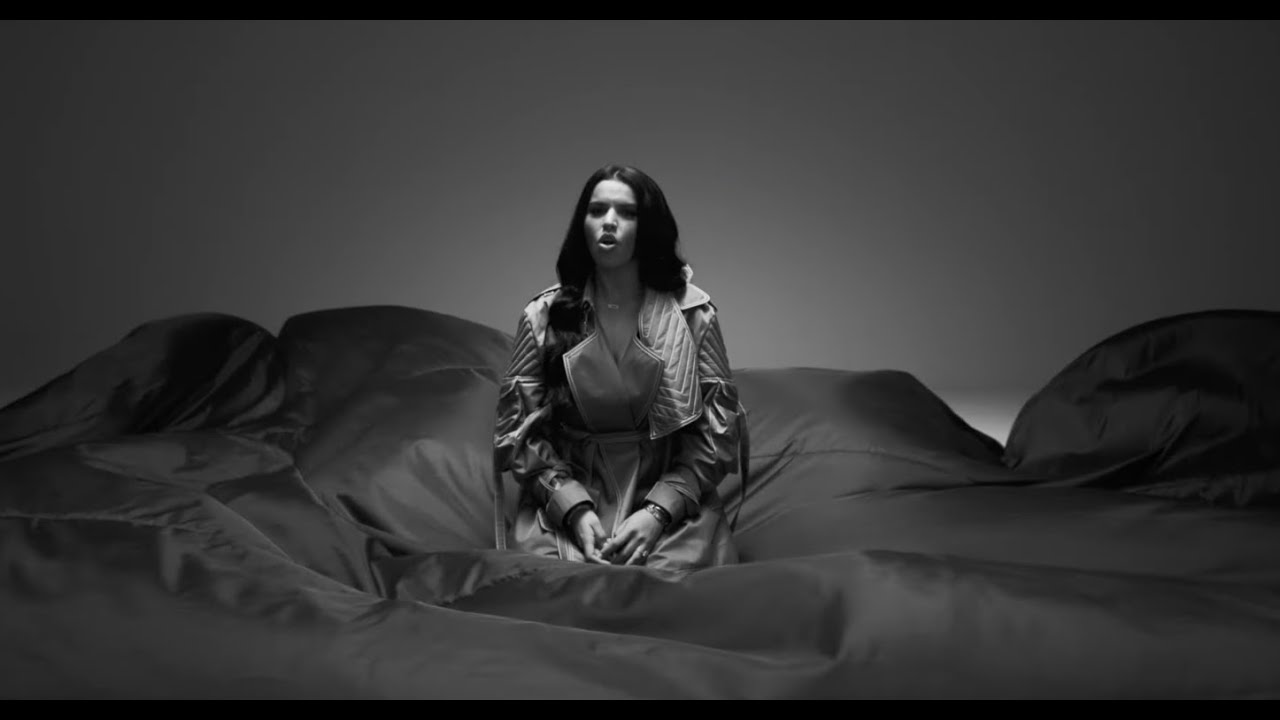 Découvrez le clip officiel de 'Fantôme' par Imen Es 🎶 - Nouvel extrait de l'album 'Train de vie' à venir!