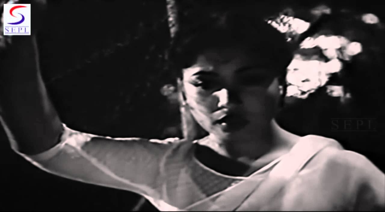 Dil Apna Aur Preet Parai - Lata Mangeshkar 🎶