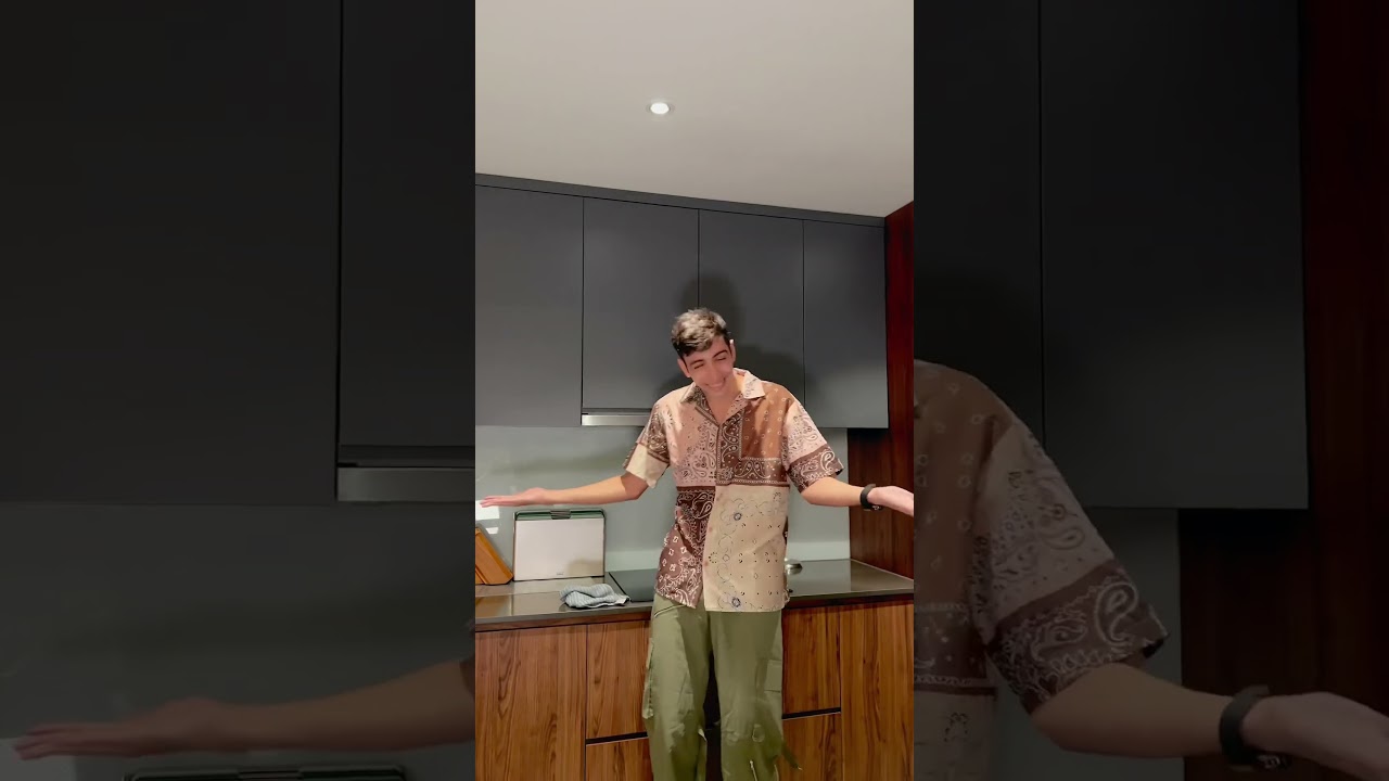 Quên trao huy chương cho Andrea 😂