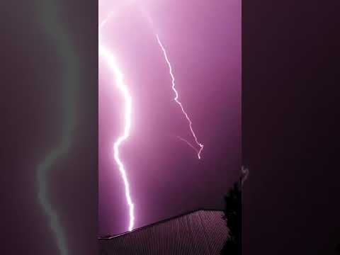 FORTE TEMPESTADE DE RAIOS ATINGE O PARANÁ NESSA MADRUGADA #compartilhe #shorts