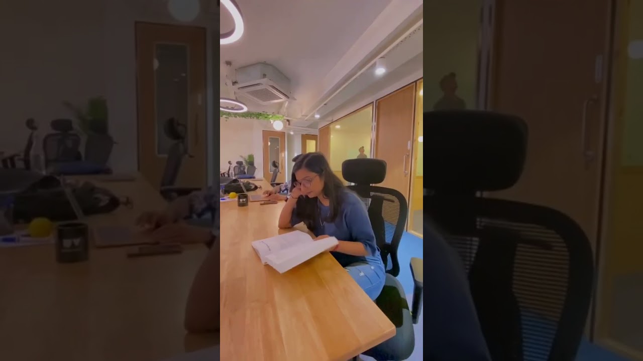 4 Top 4 Beginner-Friendly Data Science Books to Kickstart Your Journey π