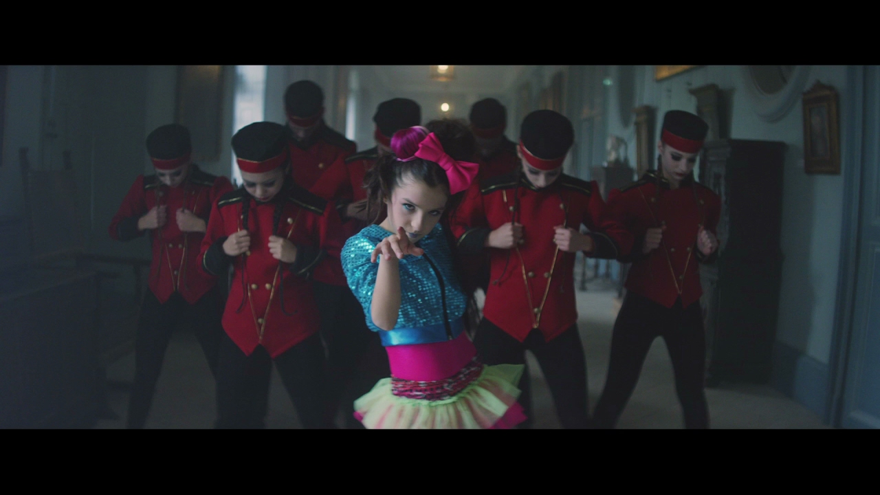 Nassi - 'La vie est belle' Official Video 🎶